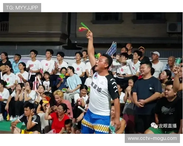 德宏州弄喜村赛场边加油声振奋人心，球员所旺赞村民热情