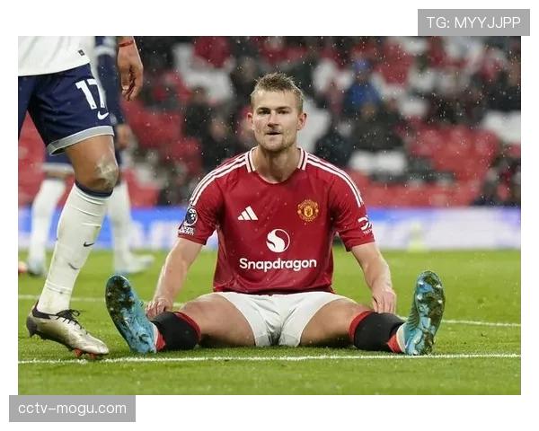 官方:拜仁后卫德利赫特因膝伤确认缺席次回合比赛 官方:拜仁后卫德利赫特因膝伤确认缺席次回合比赛